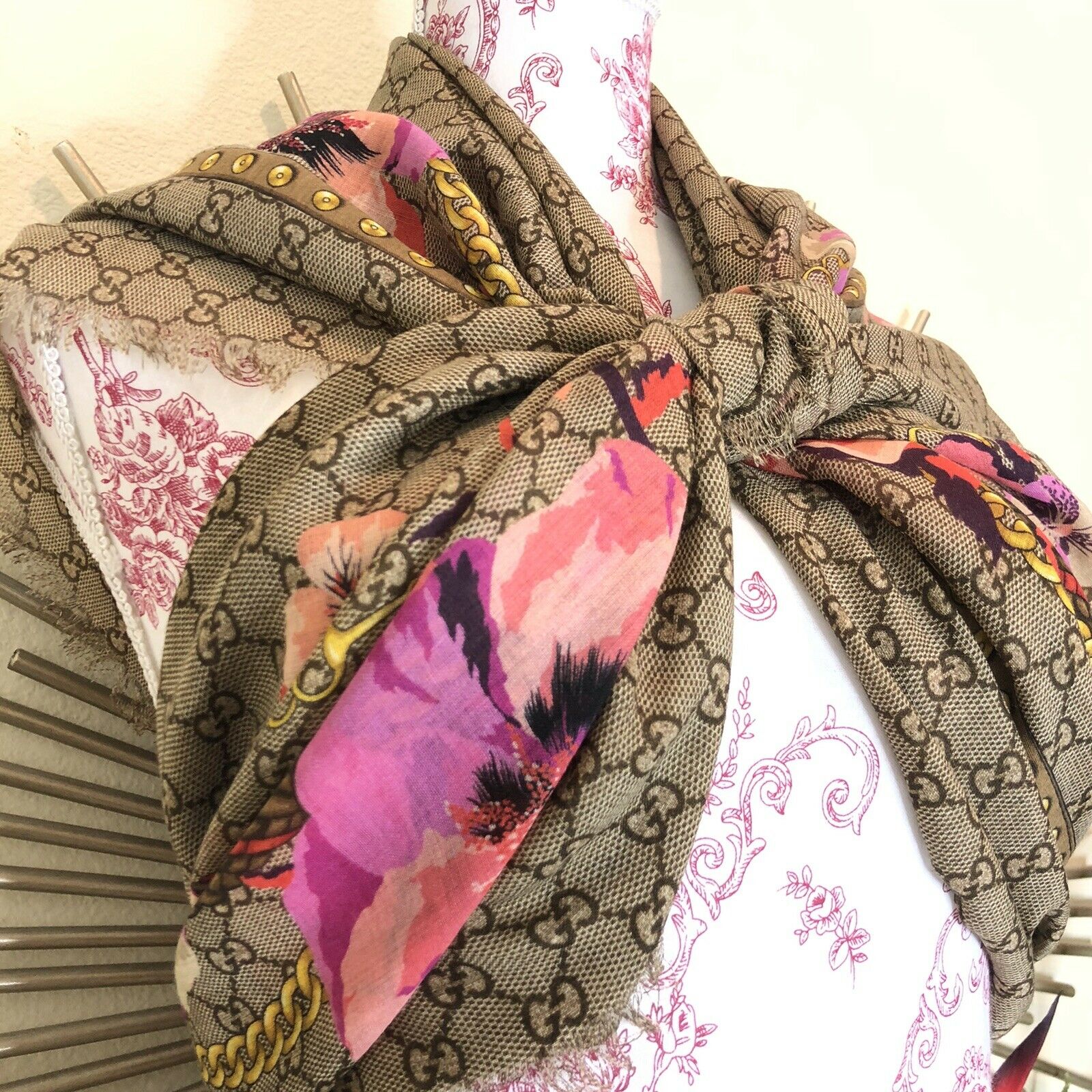 Authentic Gucci pink oshibana floral scarf/shawl