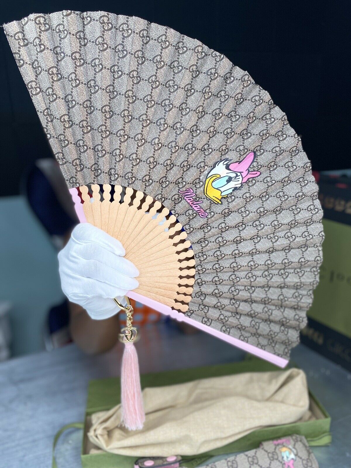 New and AUTHENTIC GUCCI DAISY DUCK FAN
